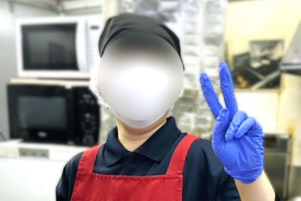 厨房作業の様子